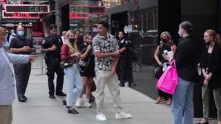 Marcus Scribner waves to fans in NYC! #marcusscribner #grownish