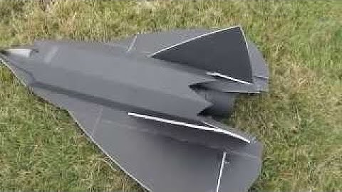 Flight video (Stealth Drone) 70mm edf jet.. thrust vector testing.