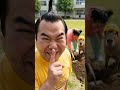太った男が校庭で宝物を探している。#コント #面白い #カピバラ