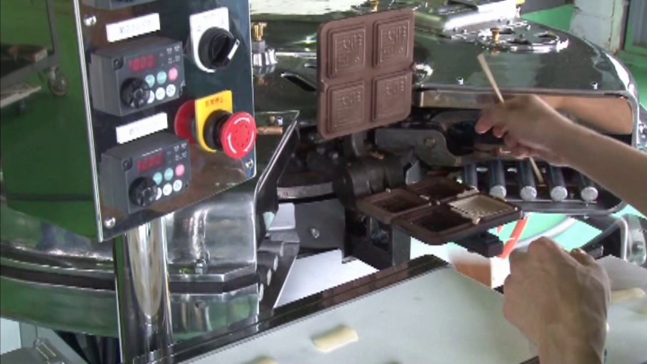 セミオート最中皮焼成機 MCM-08 |