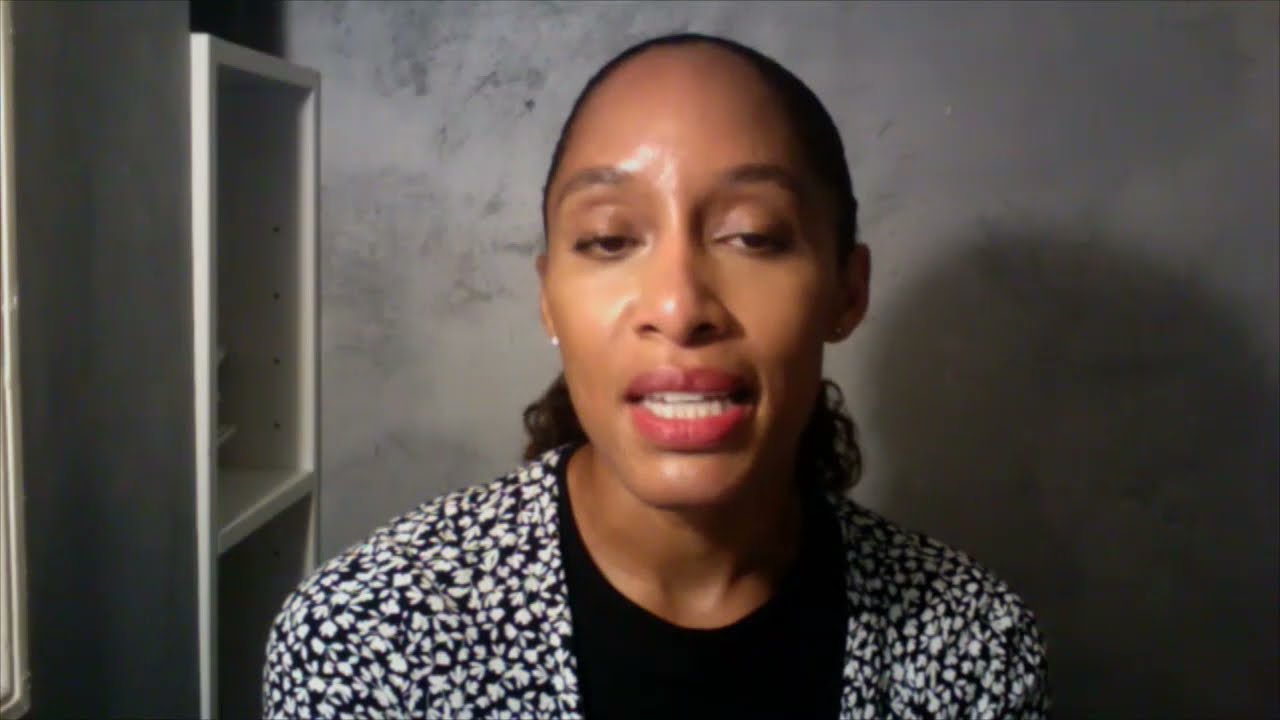 Aisha Williams speaking at Financial Evolution: AI, Machine Learning & Sentiment Analysis