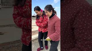 Just for that one mu and three fen of land Zhang Xiaozi went to the village to draw lots t