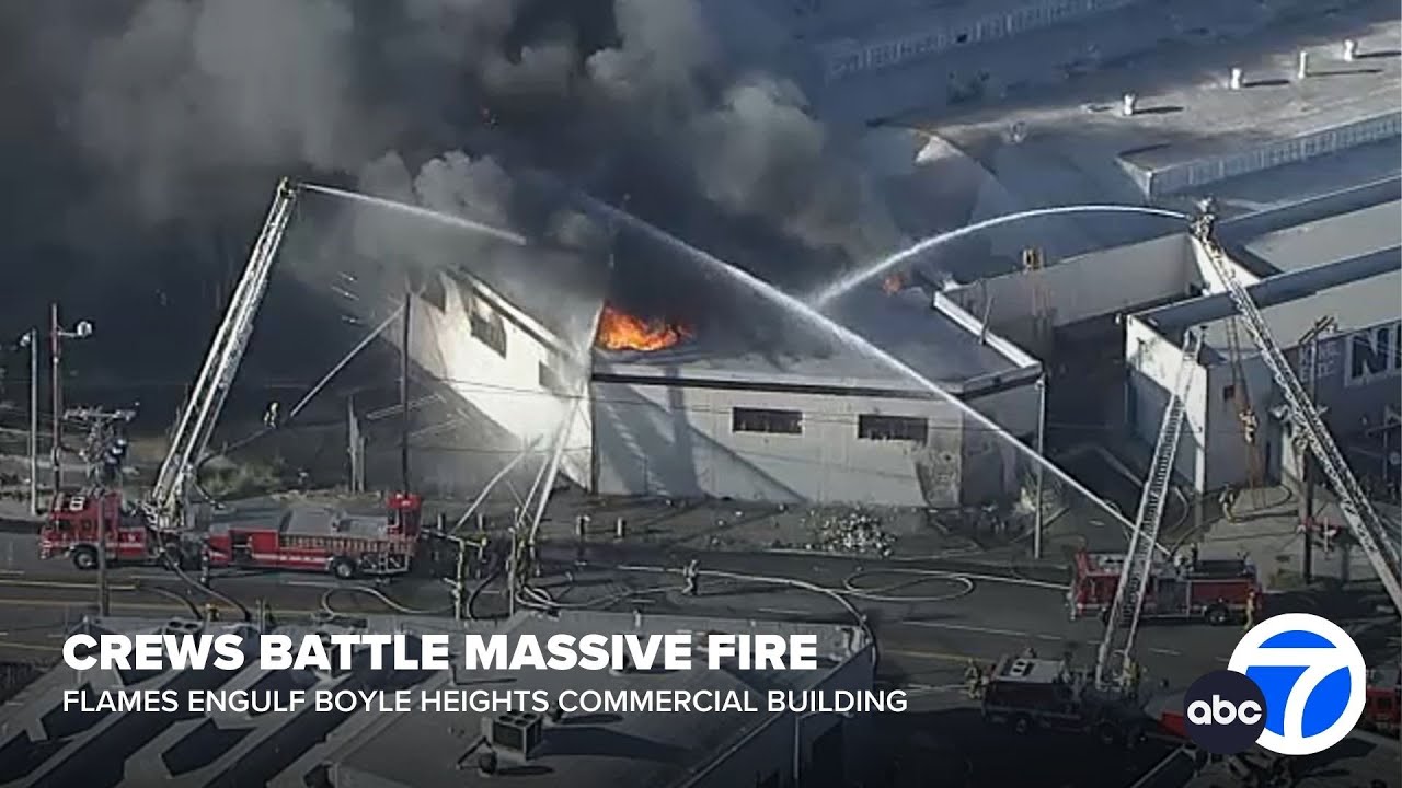Massive fire breaks out at Los Angeles commercial building - YouTube