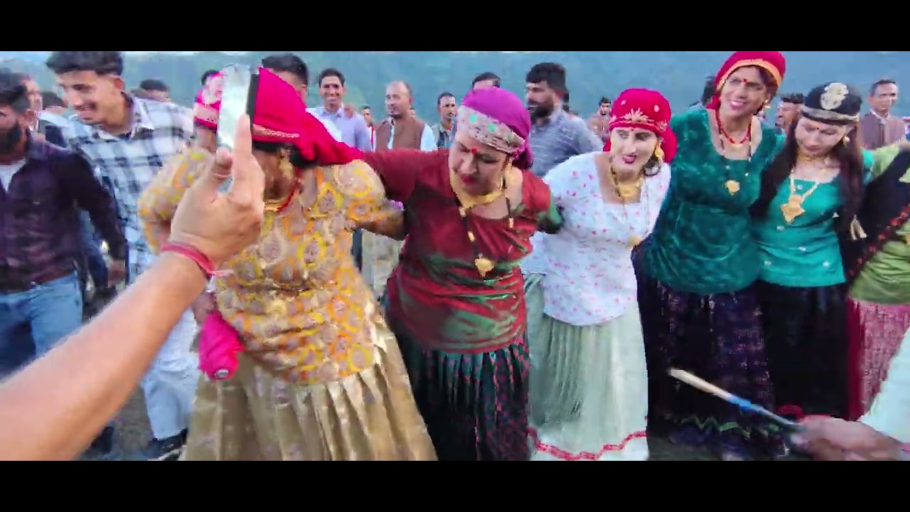 22August2025#जौनसारी#हिमाचली गढ़वाली#अपना रीति रिवाज#की सुंदर सी वीडियो#अच्छी लगी#लाइकसब्सक्राइबकरें