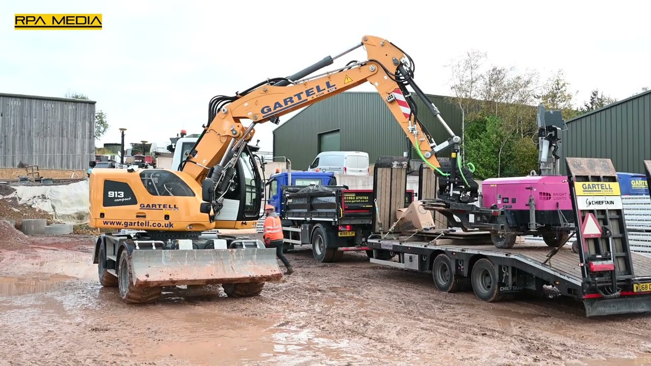 New Liebherr A913 Compact wheeled excavator