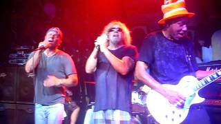 Sammy Hagar w/ Kenny Chesney  I'll Fall in love again 2011 chords