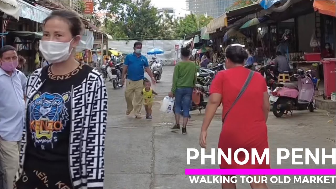 Phnom Penh walking-tour at the street old market