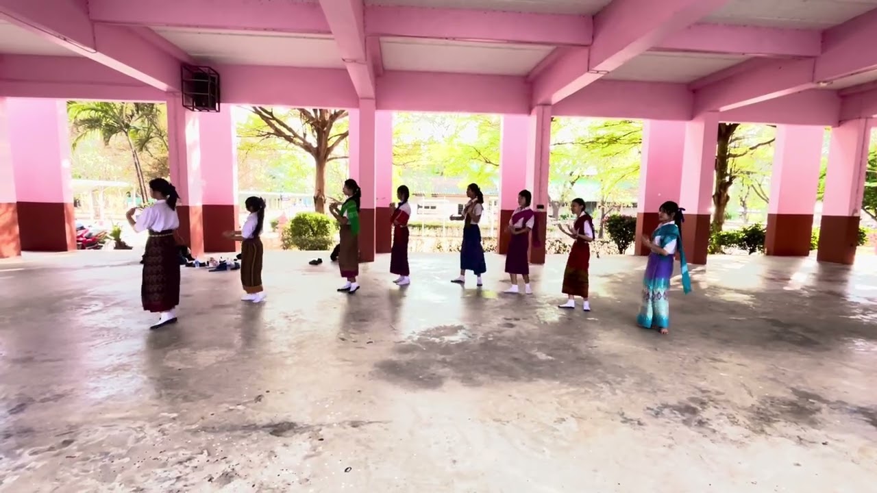 ฟ้อนสักการะพระรัตนวงษา (ท้าวเซียง)