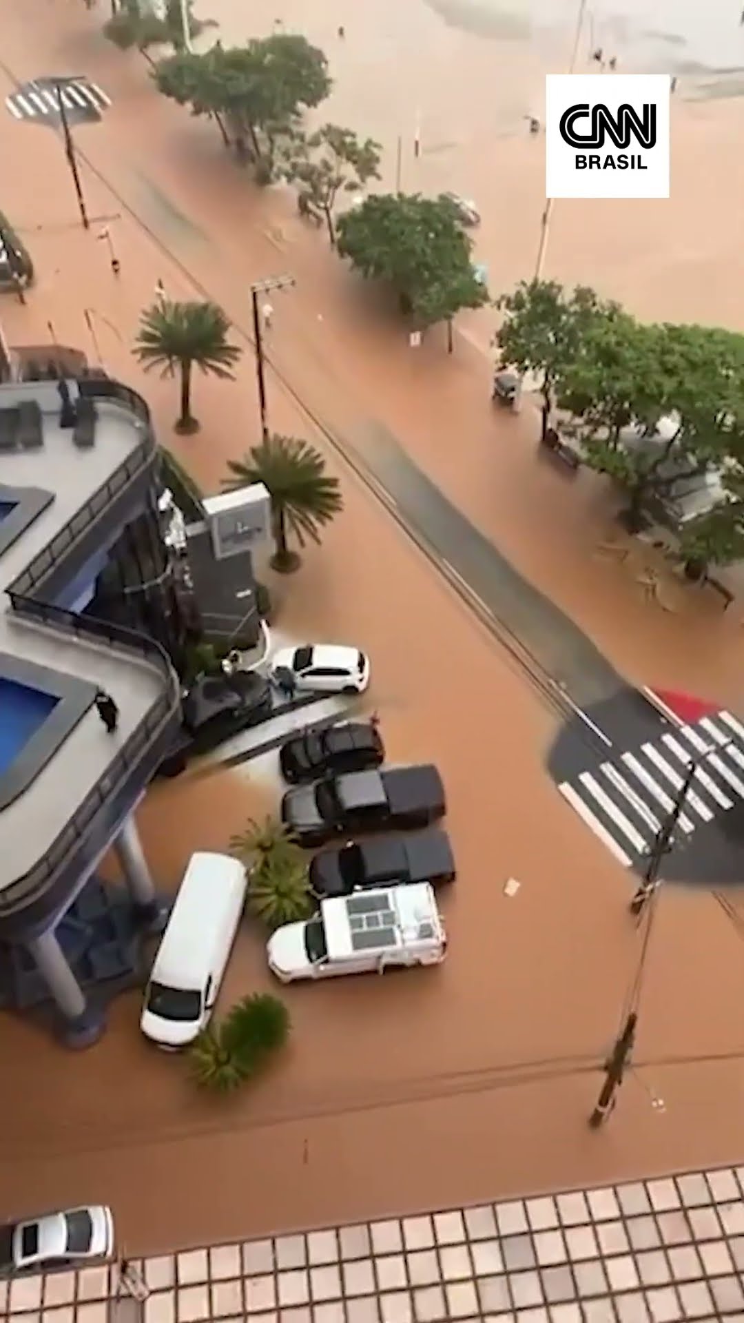 Veja imagens do alagamento em Balneário Camboriú; cidade decretou emergência após chuvas #shorts