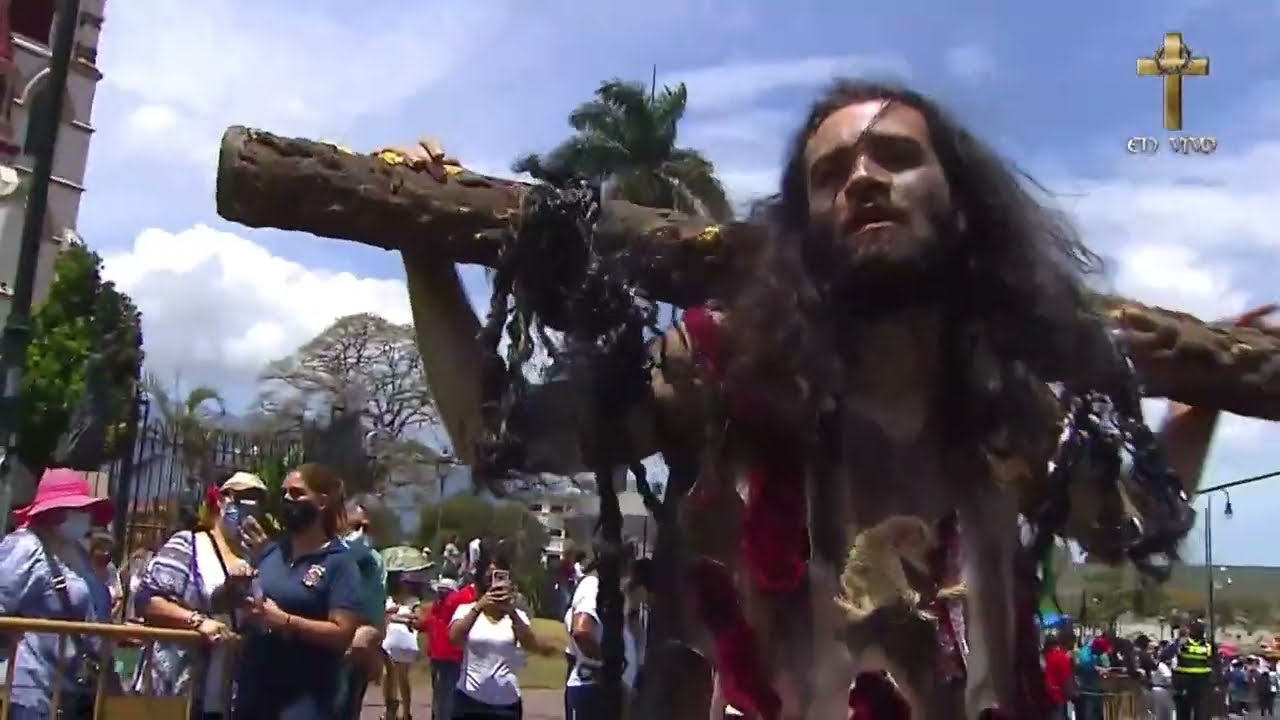 #SemanaSanta Procesión Jesús de Nazareno cargando la cruz camino al calvario (Viernes 15 Abril 2022)