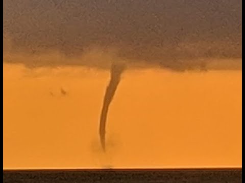 УЖАСНЫЙ СМЕРЧ в Крыму напугал туристов/Азовское море/Погода испортилась