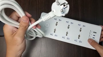 Ổ cắm điện Deli có tích hợp cổng sạc