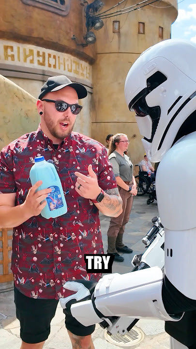 Grocery Store Blue Milk VS. Star Wars Land Blue Milk 👀💫