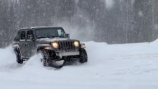 Wrangler JLU Sport 2.0 Turbo Winter Donuts