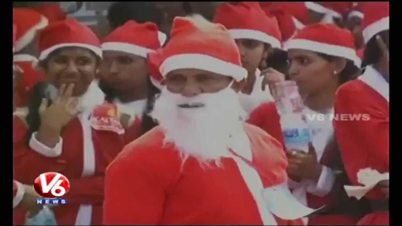 Buon Natale Kerala.Guinness World Record By Santa Claus In Thrissur Kerala Youtube