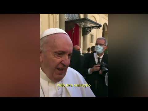 Papa Francisco brinca com brasileiros: 'muita cachaça e pouca oração'