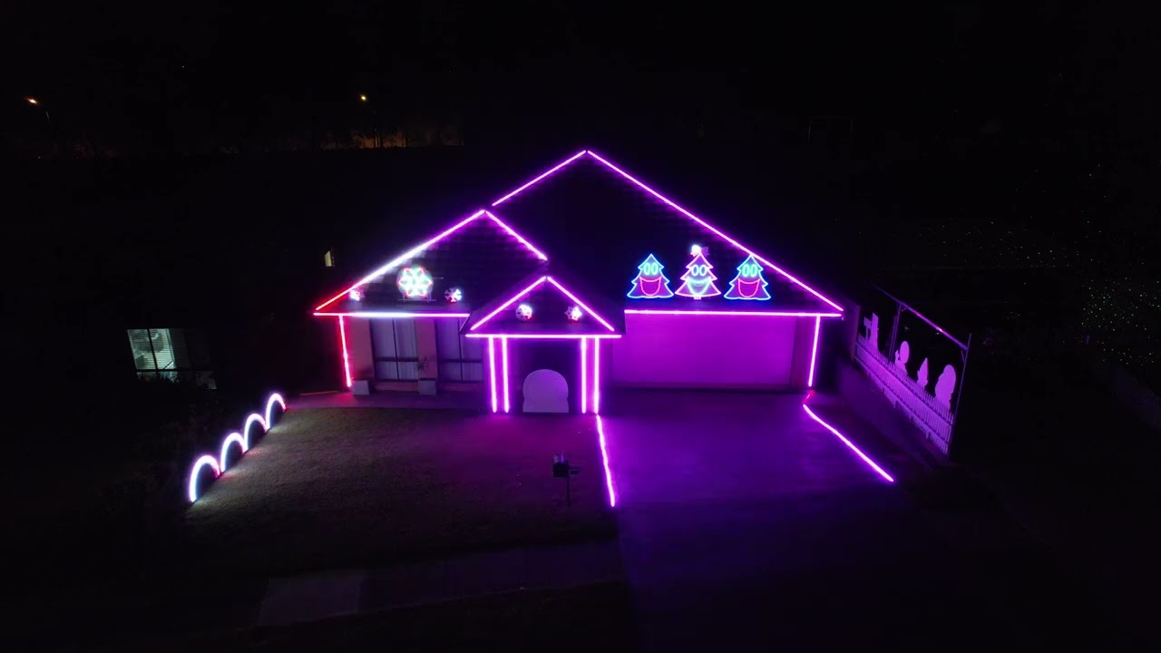 Hey, Come Look at My House! The Synchronized Christmas Lights Song