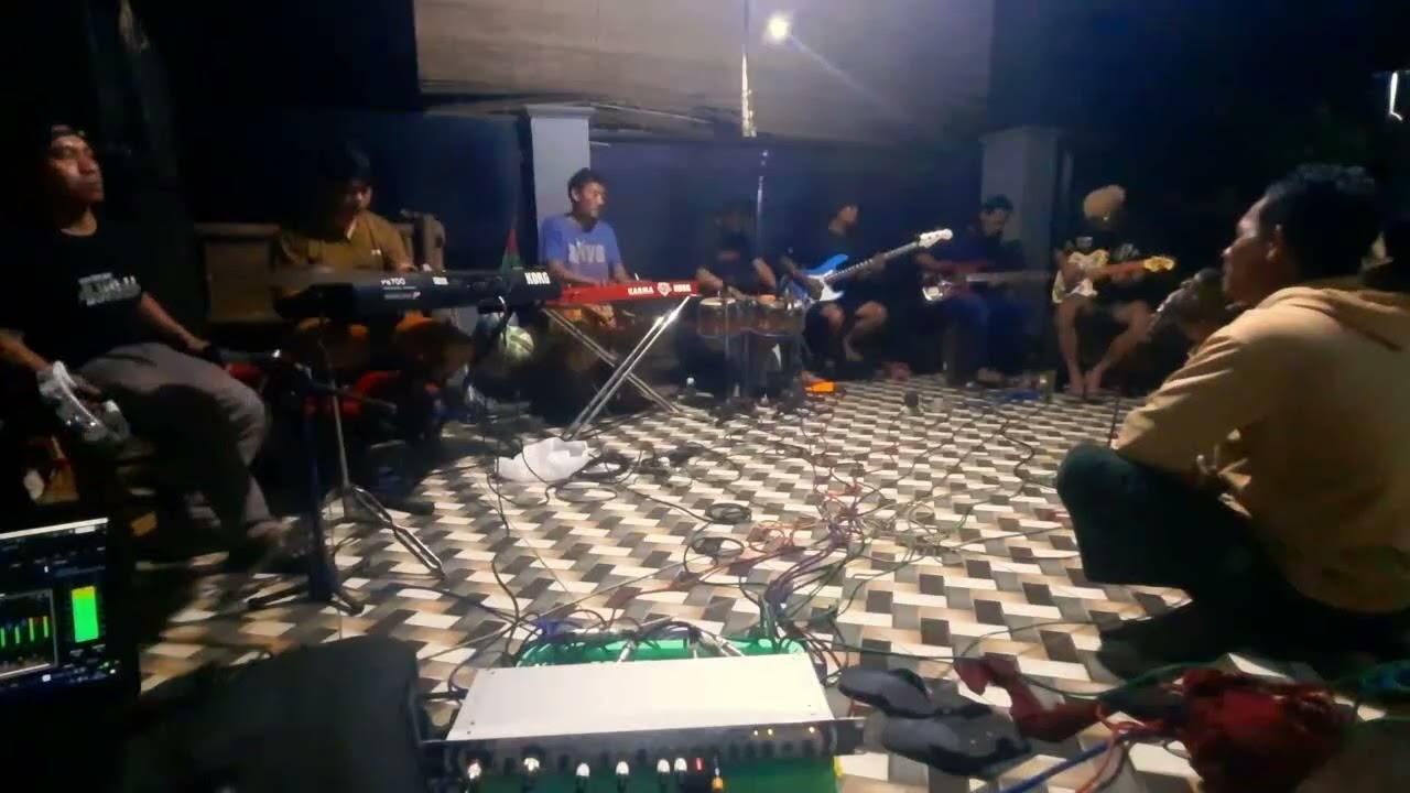 Orkes Bapak_Bapak - Cinta Dan Airmata  ( Live Training Session )