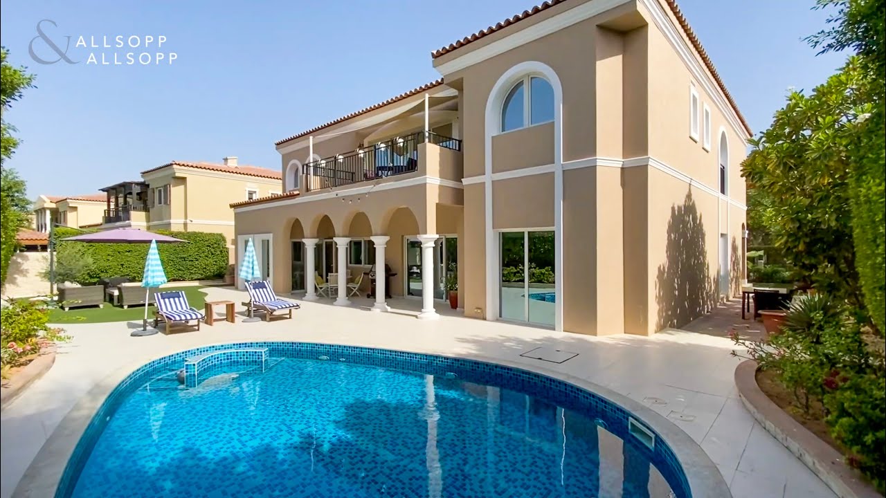 Family villa for sale in Dubai, Green Community Beautiful surrounding