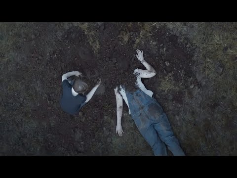 أم بتشك في طفلها إنه مش ابنها بسبب تصرفاته الغريبة The Hole In The Ground  أم بتشك في طفلها إنه مش ابنها بسبب تصرفاته الغريبة The Hole In The Ground