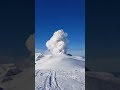 Потрясающие кадры извержения вулкана Эьеко