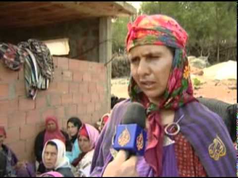 نساء سجنان يصنعن من الطين تحفآ