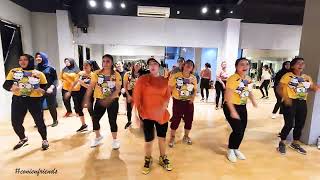 Bailar Contigo by. Black Eyed Peas ft daddy yankee ZUMBA CONIE N FRIEND'S WORKOUT ZIN CONIE