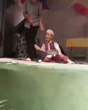 Viral#anak menangis di atas panggung sampe lempar mic..