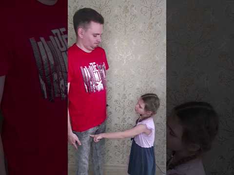 Дочь не хочет надевать колготки #shorts #папаидочь #Юмор