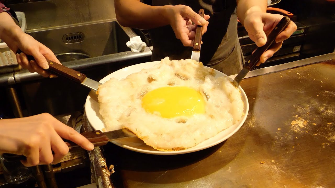 The Biggest Fried Egg in the World! Ostrich Egg − Japanese Street Food 