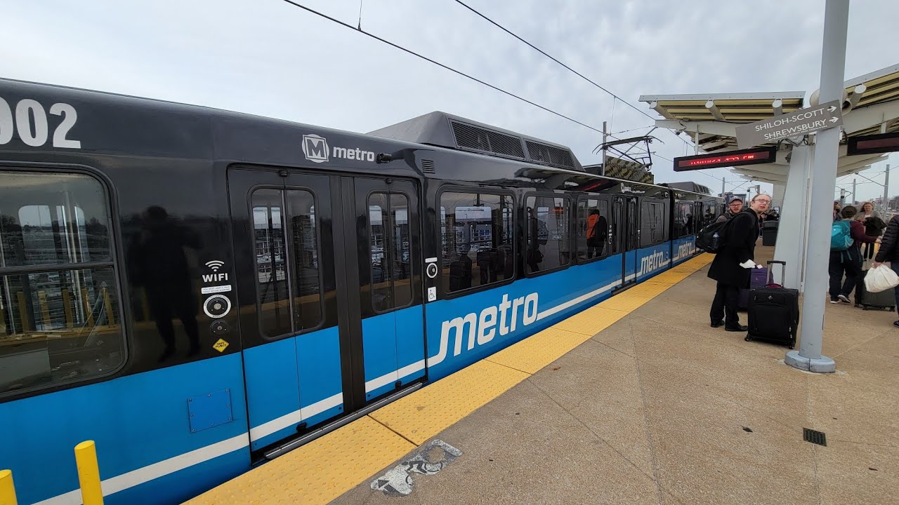 Поездка на поезде из центра Сент-Луиса в аэропорт Ламберт (1 марта 2023 г.)