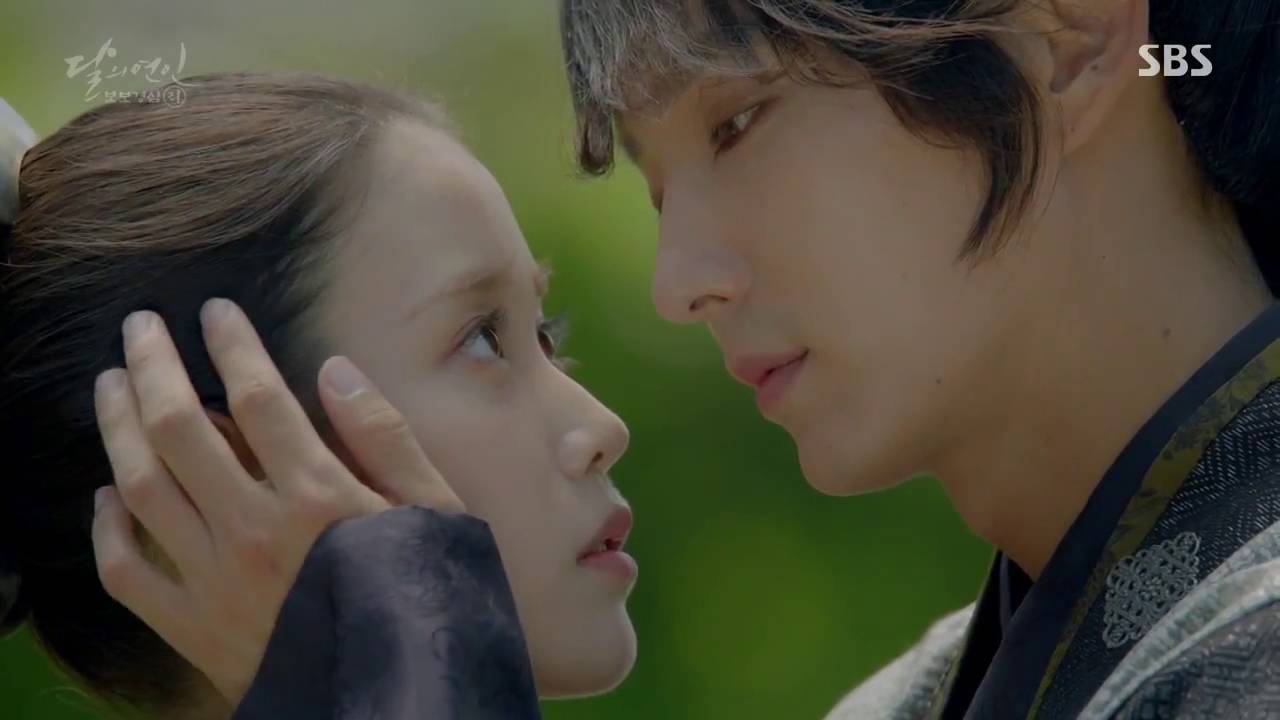kiss asian moon lover