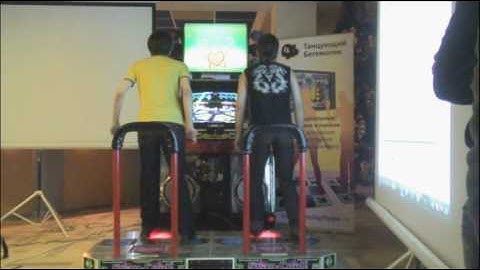 DDR - The Least 100 sec (RDC 2009, Gilion vs Shinji)