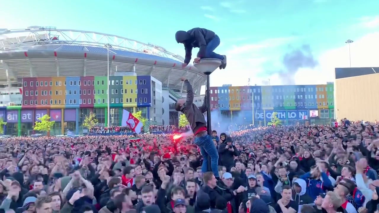 大規模すぎるアヤックスの決起集会