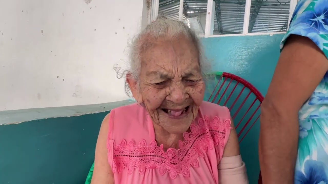 🟣Día 2 de la construcción de la NUEVA CASA de la abuelita Blanca/ Donación CASA #56 en El Salvador🇸🇻