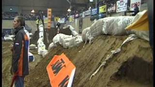 indoor super motorcross 2 tegen 2 race en interview met twee crossers een uit duitsland