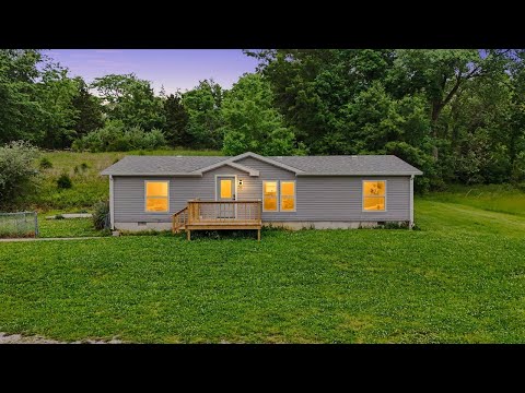 802 Reynolds Dr, Charleston, IL home video tour