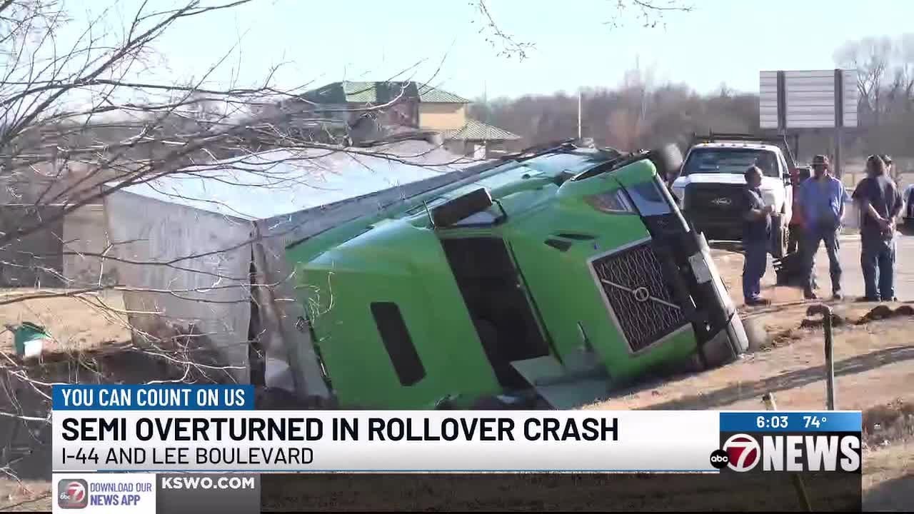 Rollover crash shuts down I-44 off-ramp in Lawton - YouTube