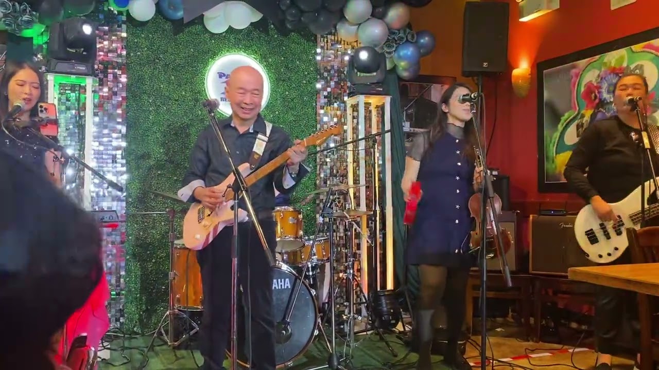 Daughters 5 (Medley Rod Stewart, Beatles), Pacific Hut