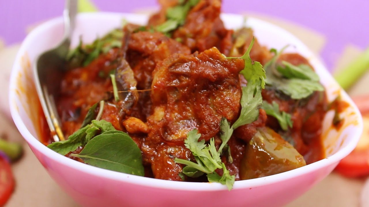 Spicy Chicken Curry Recipe in Andhra Style || Myna Street Food