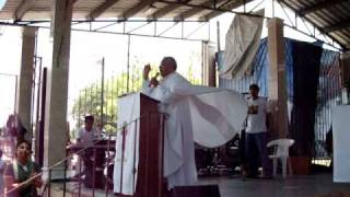 Padre Álvaro Carrillo Lugo Canta huellas - YouTube