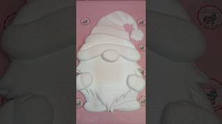 Gnomo navideño tallado en unicel, icopor, doropor. #christmasdecoratin #diy #manualidades Gnomo navideño tallado en unicel, icopor, doropor. #christmasdecoratin #diy #manualidades
