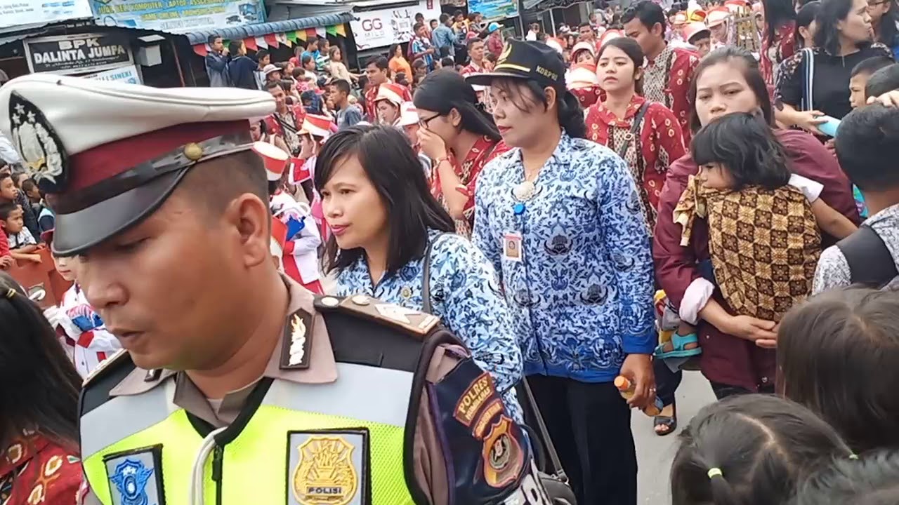 PANAS TERIK TIDAK MENYURUTKAN SEMANGAT PELAJAR HUMBANG HASUNDUTAN DEMI HUT RI KE-74Thn