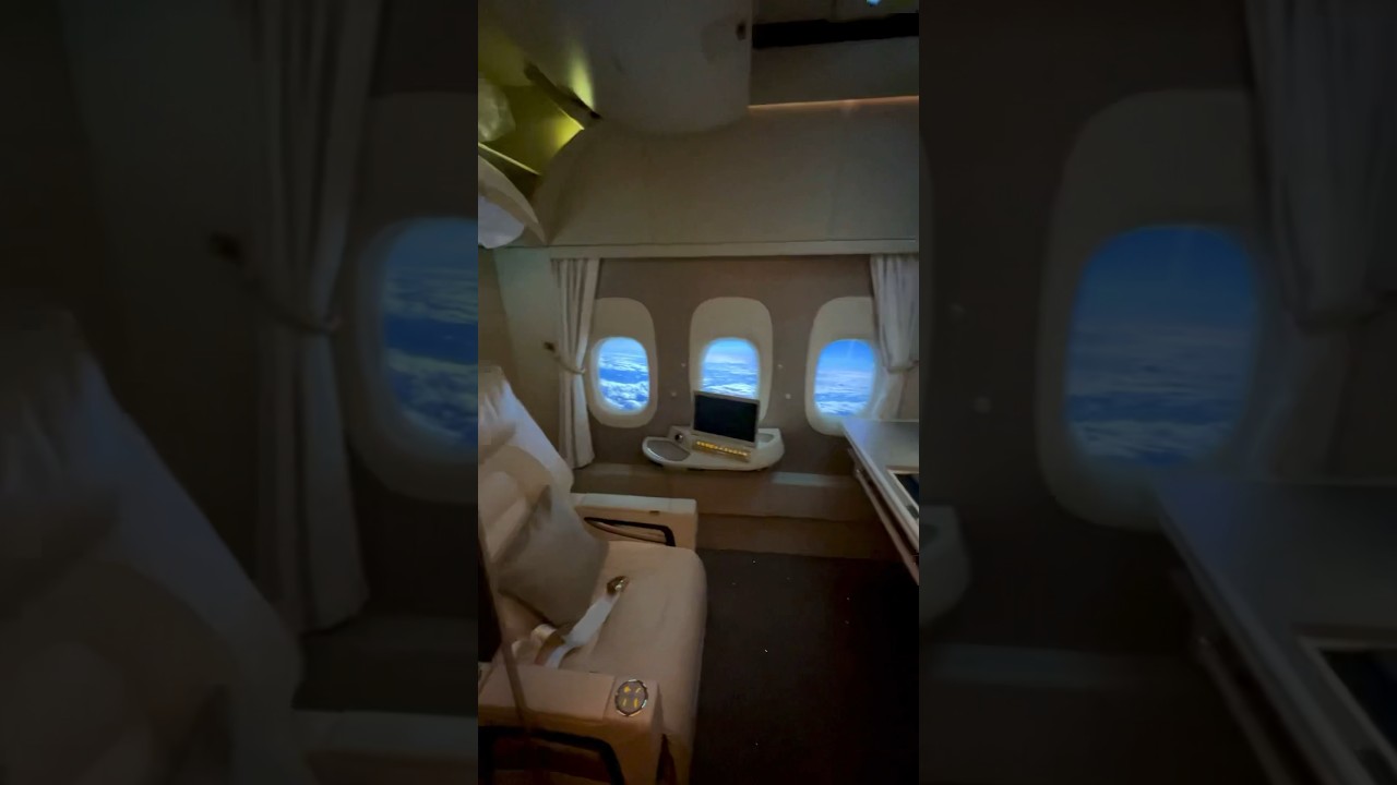 Emirates’ Boeing 777 has virtual windows in First Class! #emirates # ...
