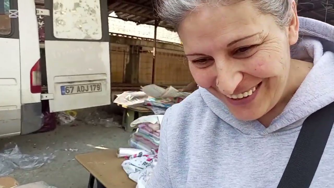 UFUKLA AKCAKOCA SALI PAZARINA GİDİYORDUM YOK BÖYLE BİR PAZAR.