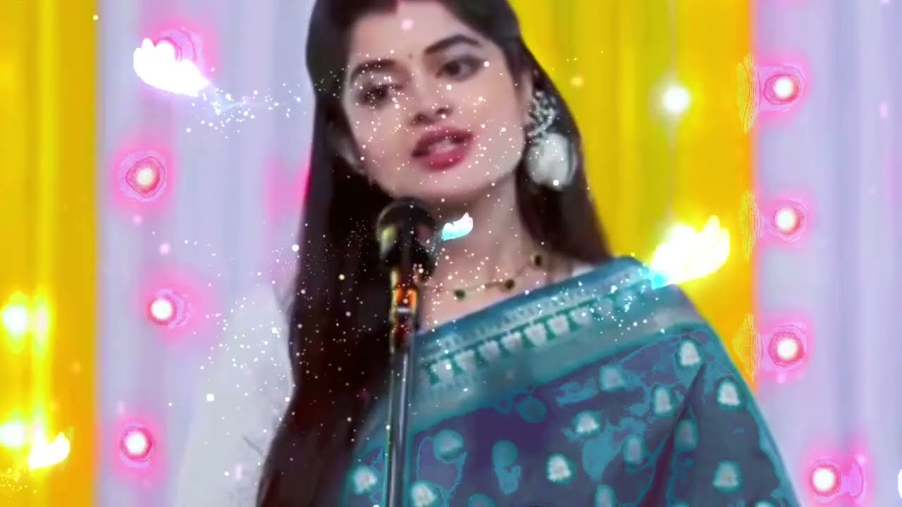 মঞ্চে ঝিলকে পুত্রবধূ হিসেবে বুকে টেনে নেয় রাযপূর্ণা।