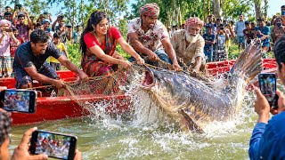 GIANT 300 KG FISH FIGHT! 😱🔥 3 Fishermen Battle a Monster Fish!