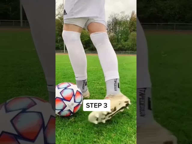 THATS HOW YOU SHOOT A RABONA!#fussball #football #soccer #skills #viral #foryou #tutorial #rabona class=