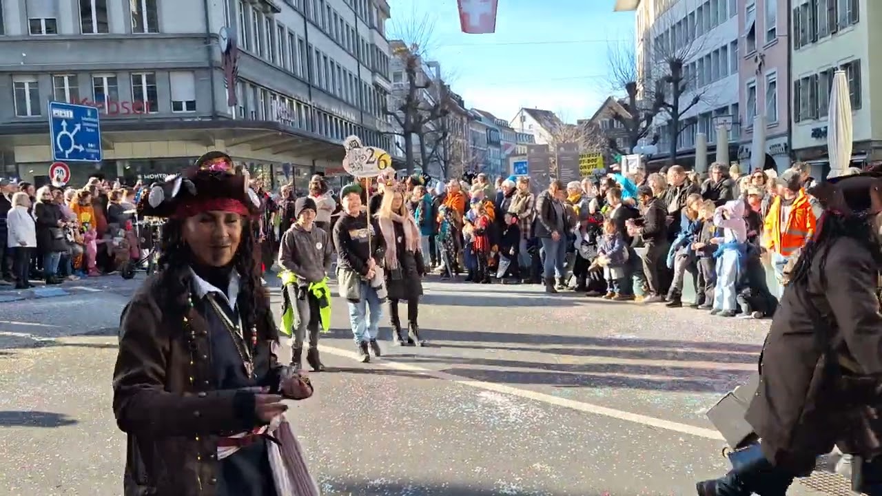 Thun BE Fasnacht 2024 Umzug 3/5   Impressionen und Eindrücke/u.a.Gülle Schlüch  Bäregrabe Schränzer