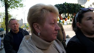 Готові подати до суду: дружина військового, який у Житомирі вдарив букетом продавчиню